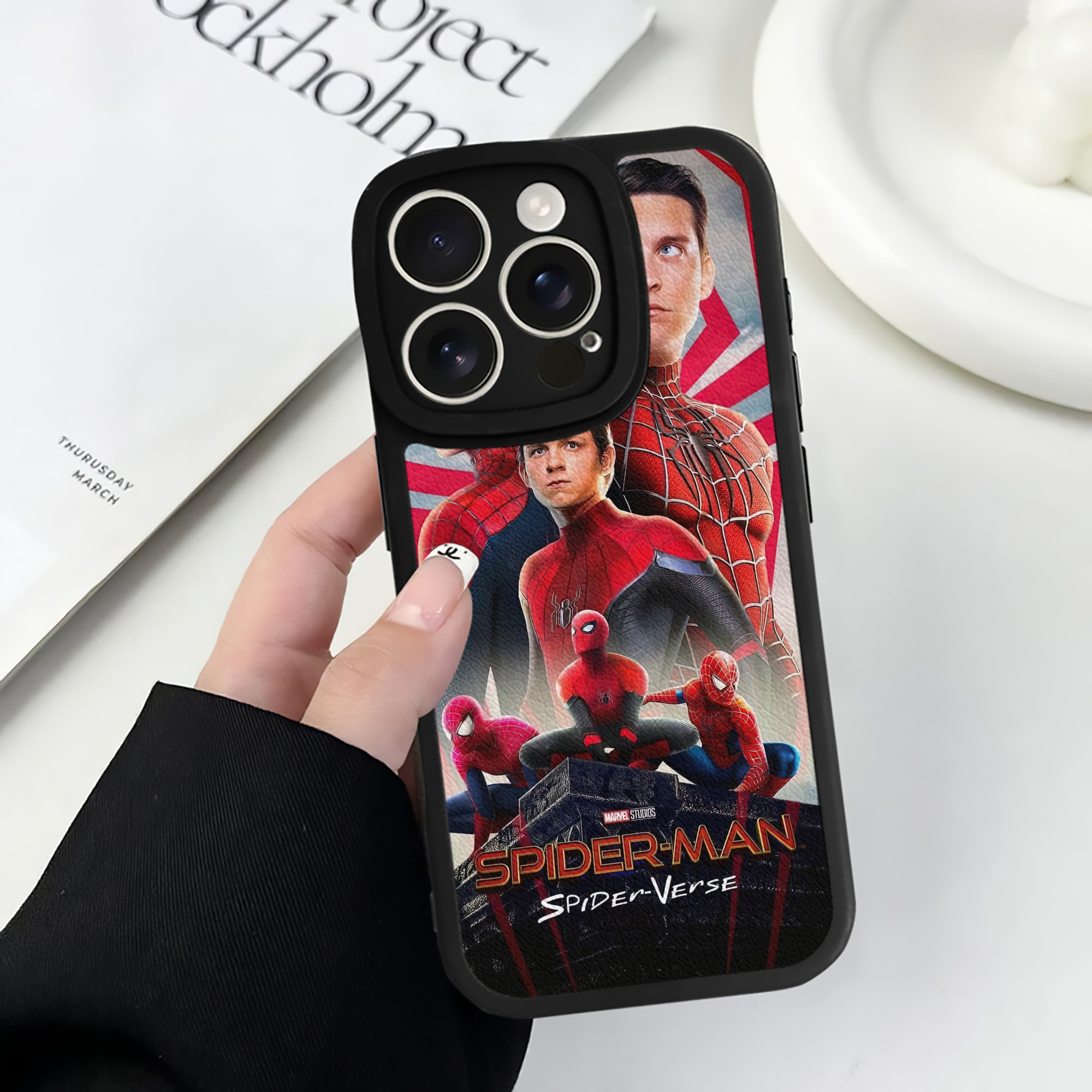 （画像用） Spider Man スパイダーマン 【iPhone 16シリーズ対応】シリコンスマホケース（レザー調） 材質：シリコン